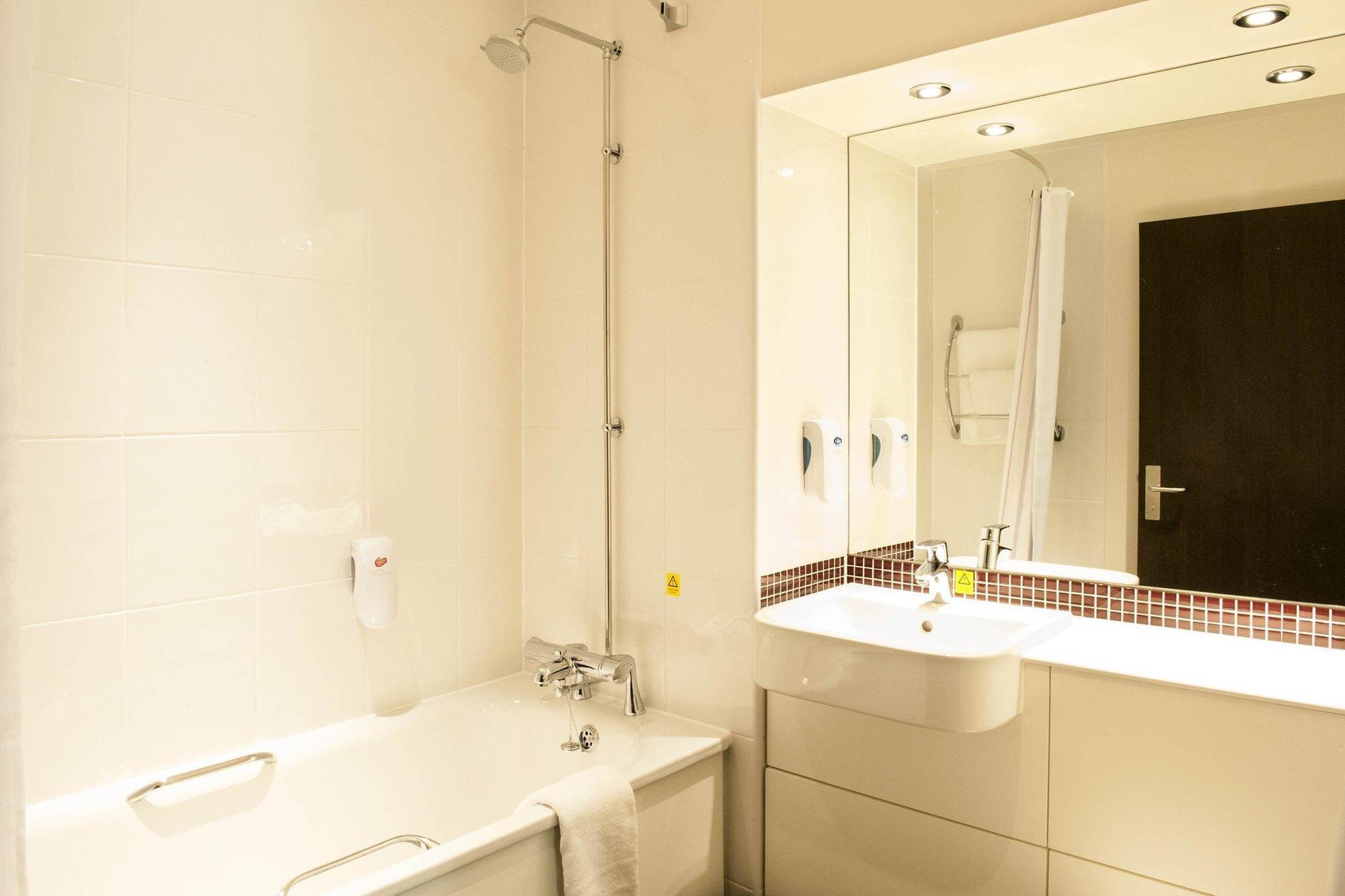 Premier Inn Worcester City Centre Bagian luar foto